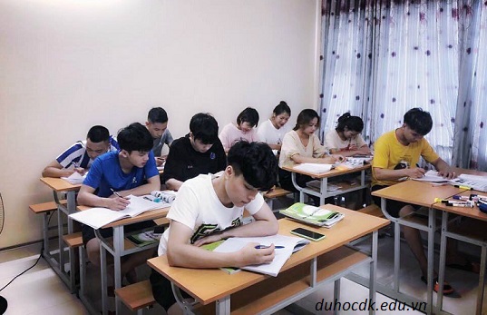 Lớp học tiếng Hàn tại trung tâm